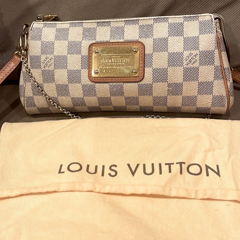 100% Authentic LOUIS VUITTON
Damier Azur Eva Clutch Bag